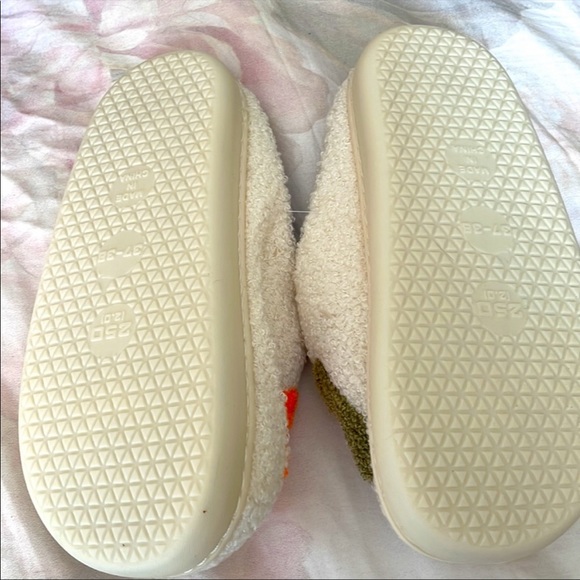 🌟SALE🌟Cactus Slippers - Picture 3 of 4